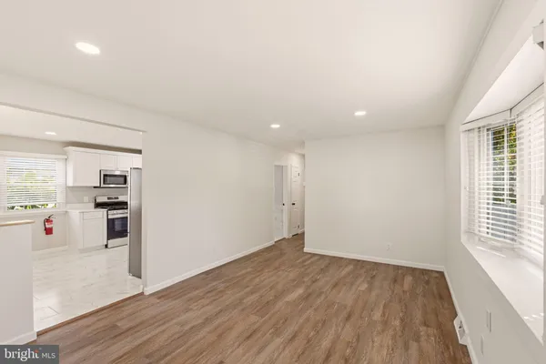 208 W CEDAR AVE