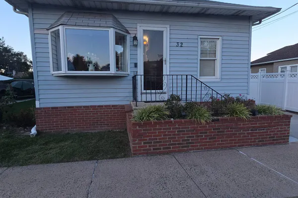 32 3RD AVE