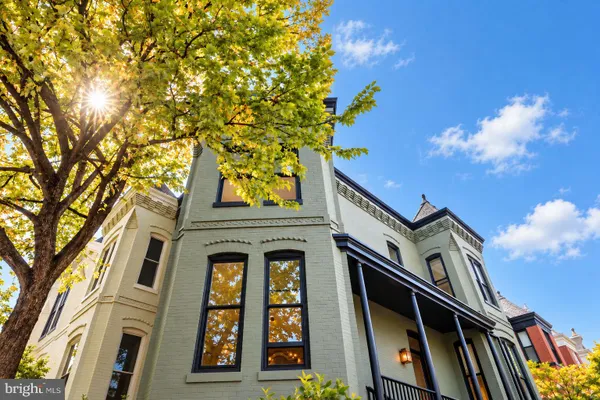 521 E ST