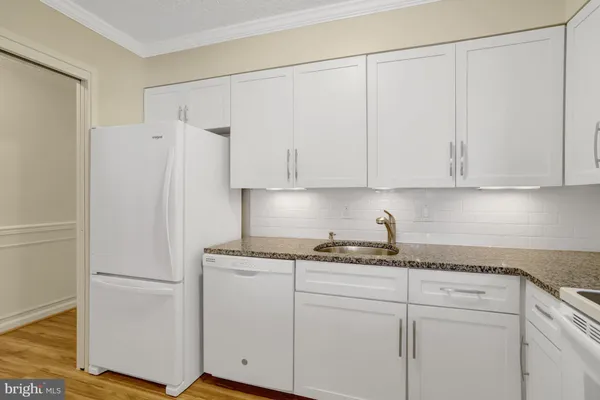 3800 FAIRFAX DR 105