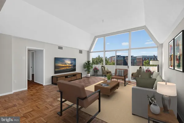700 7TH ST 826