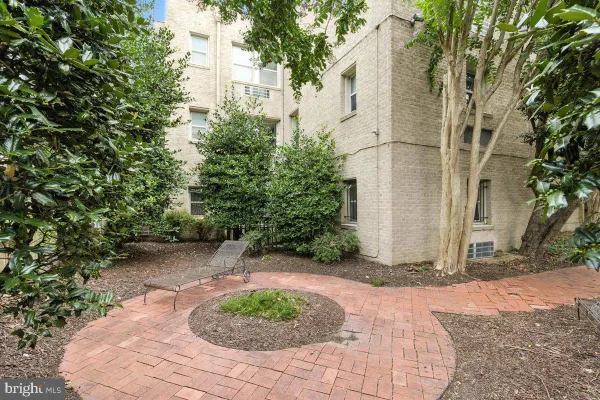 1367 K ST B