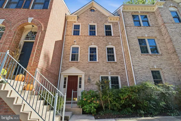 105 REES PL