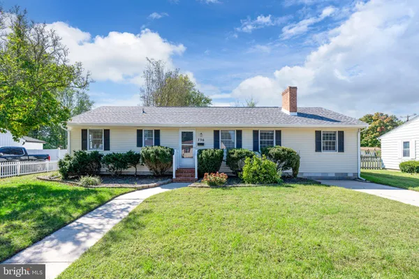 736 MAGNOLIA DR