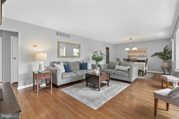 608 HAMILTON DR