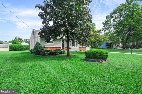 608 HAMILTON DR