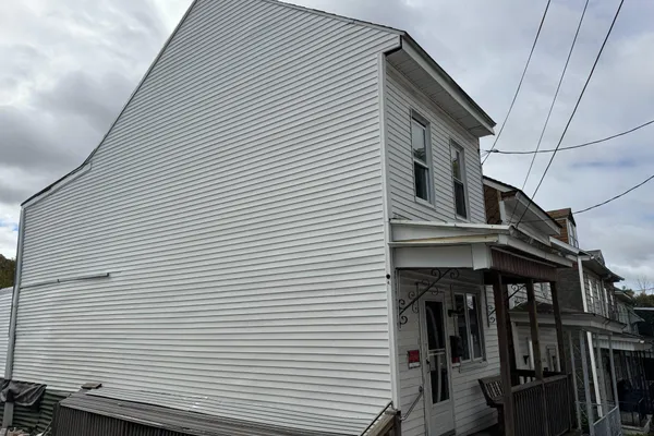 318 W CHESTER ST