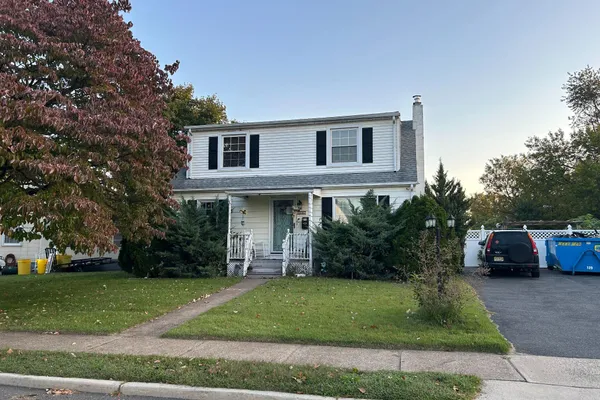 4 ABBEY PL