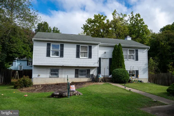6135 LORI LN