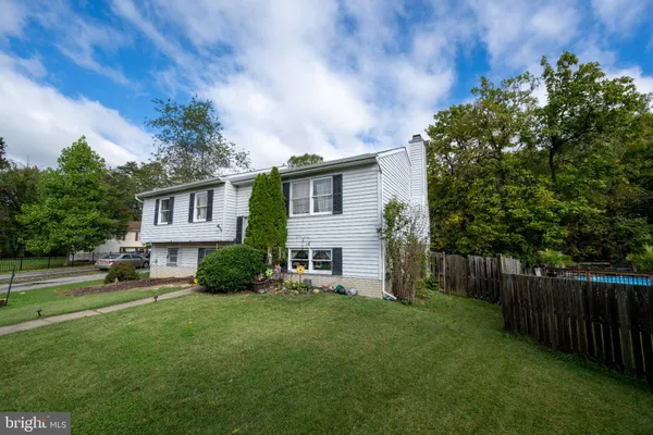 6135 LORI LN