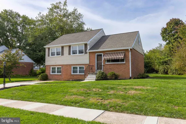 2615 E ROBINO DR