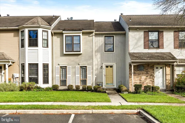 19 DEVON CT