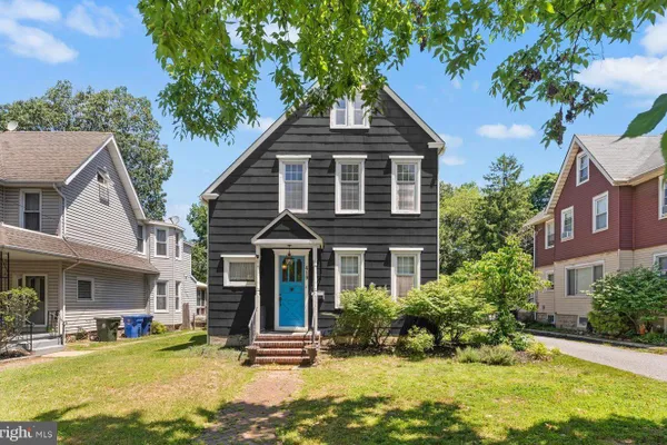 419 ELM AVE
