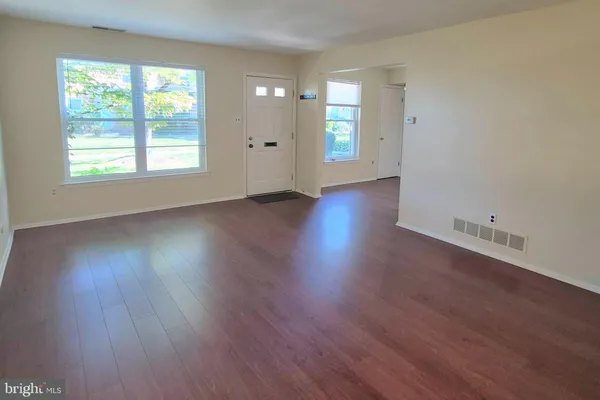 1070 HARBOUR DR