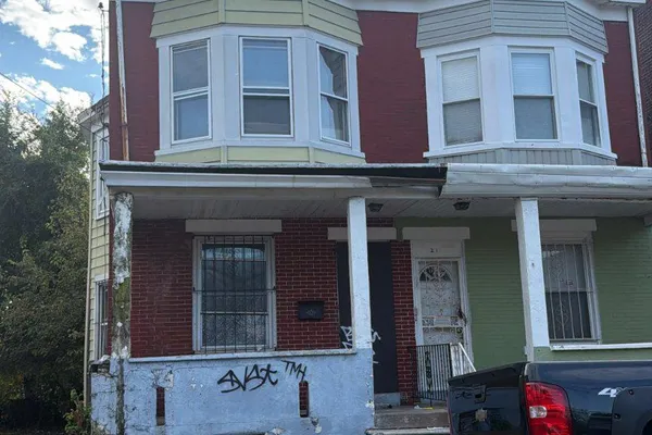 19 WAYNE AVE