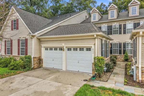 855 THICKET CT