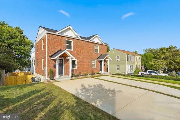 2404 RIVERVIEW TER