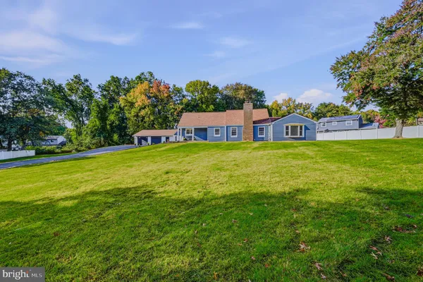 218 SEMINOLE DR