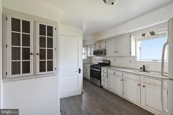 42 FAIRVIEW AVE