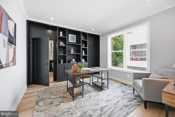 207 PATRICK ST