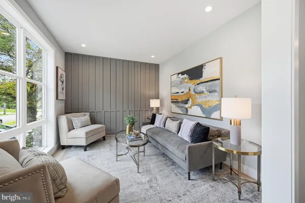 207 PATRICK ST