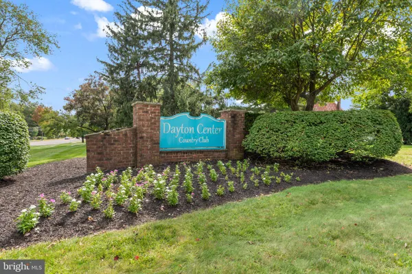 102 BENJAMIN CT