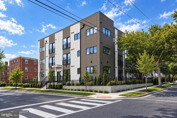 2117 M ST 1