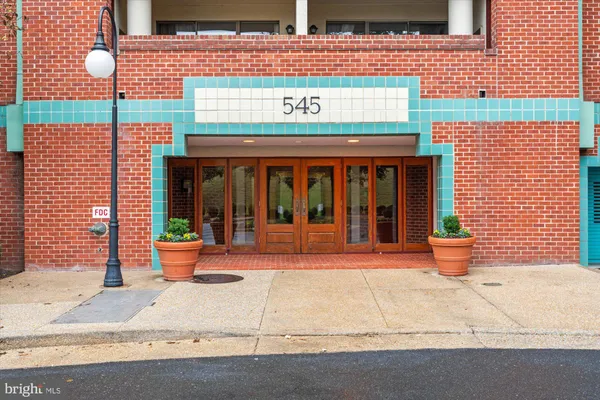 545 E BRADDOCK RD 203