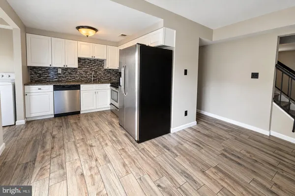 7 MADELEY CT