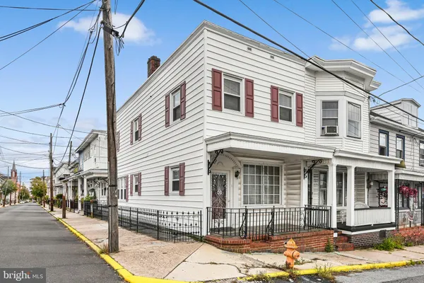 200 W LLOYD ST