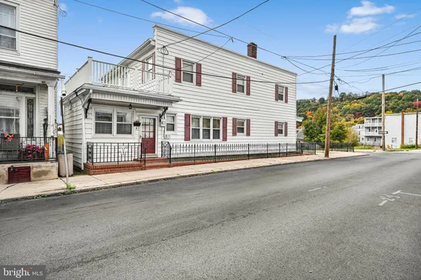 200 W LLOYD ST