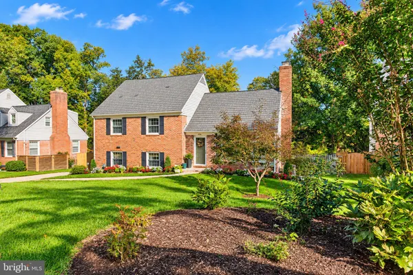 8206 ROBIN HOOD CT
