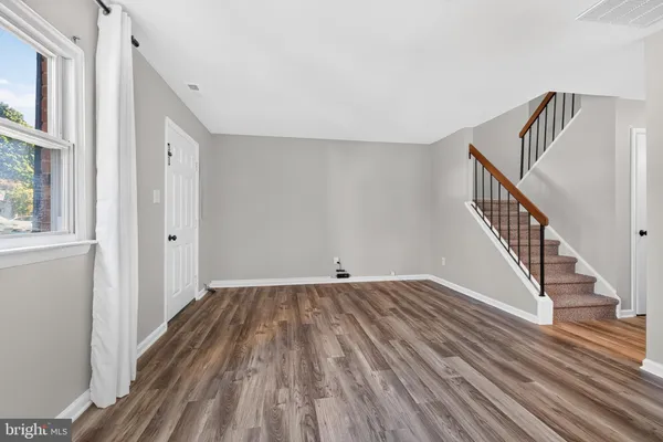 8 JAMES CT