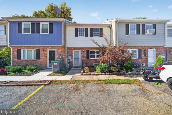 8 JAMES CT