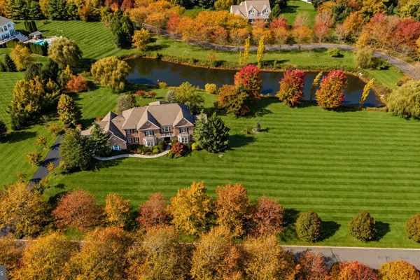 104 MEADOWVIEW DR