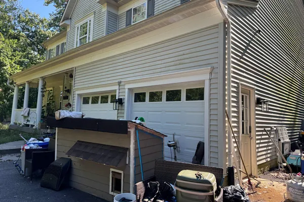1745 RUDOLPH LN