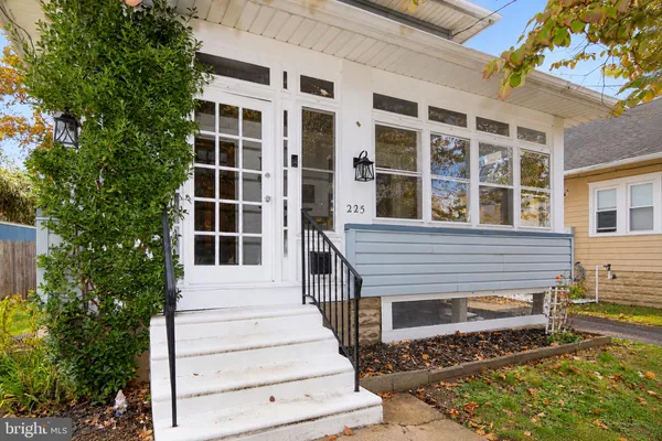 225 WOODBINE AVE