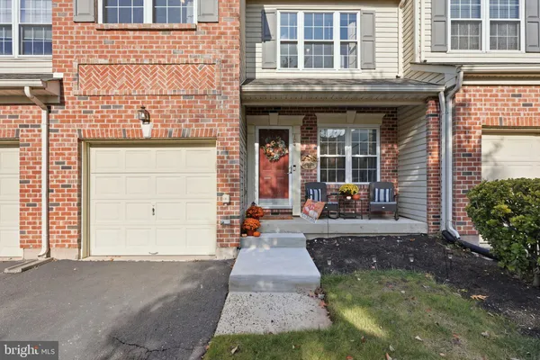 108 WILLIAMSBURG WAY