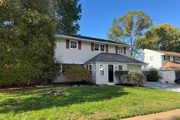 3 MONTERRY DR