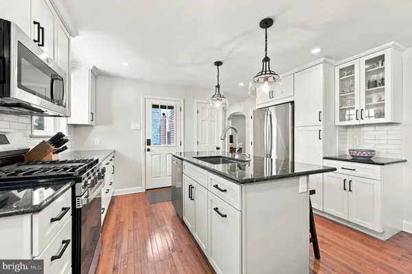 11 BARLEYCONE LN