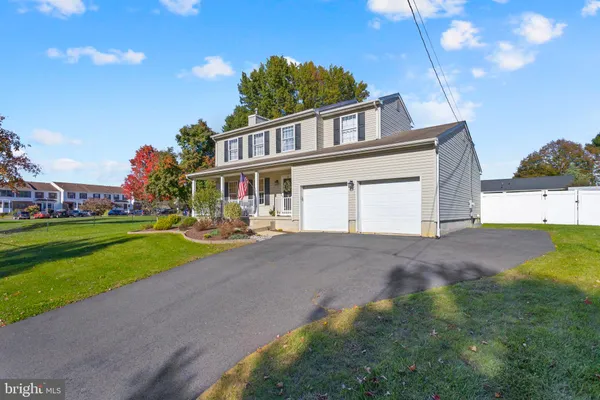 31 W CONSTITUTION DR