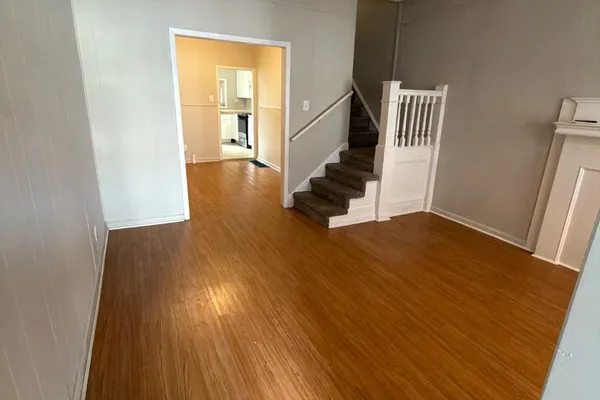 17 LEONARD AVE