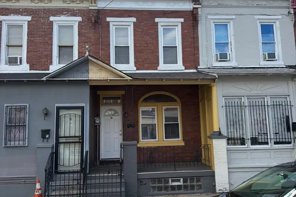 17 LEONARD AVE