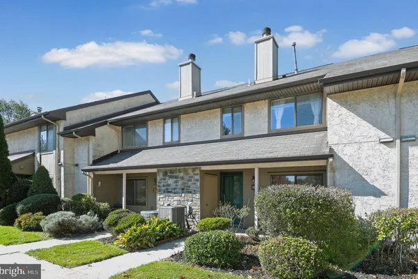 241 HAMPSHIRE DR