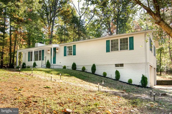 36 WHITE OAK DR