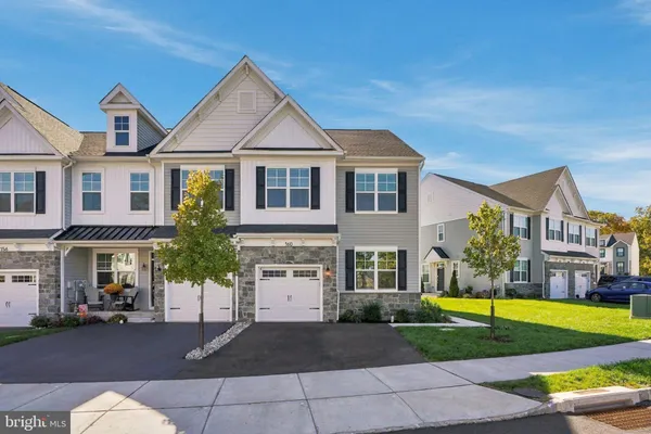 160 CHARLES LN