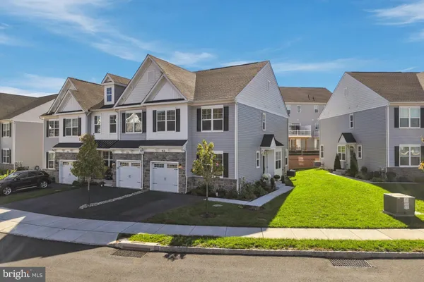 160 CHARLES LN