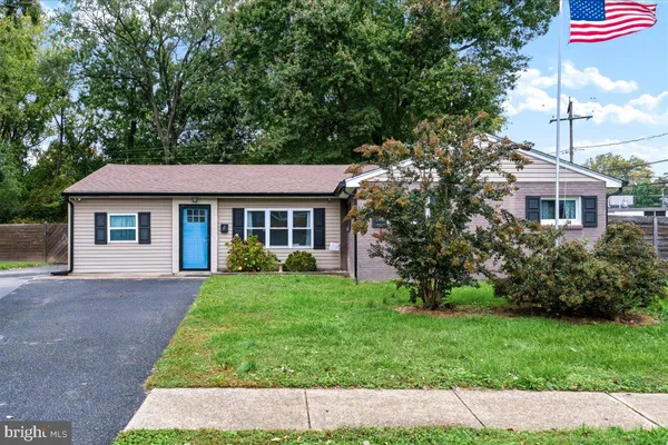 4 LONGVIEW DR
