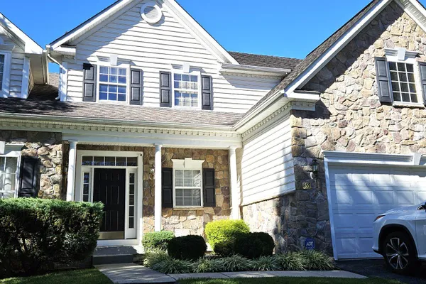 855 QUEENS PARK DR