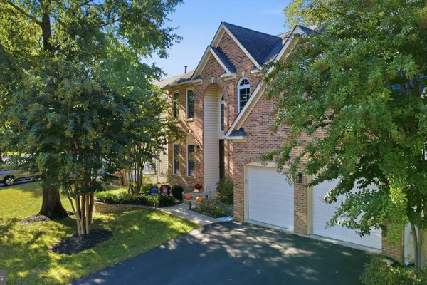 1600 CLARKS CT
